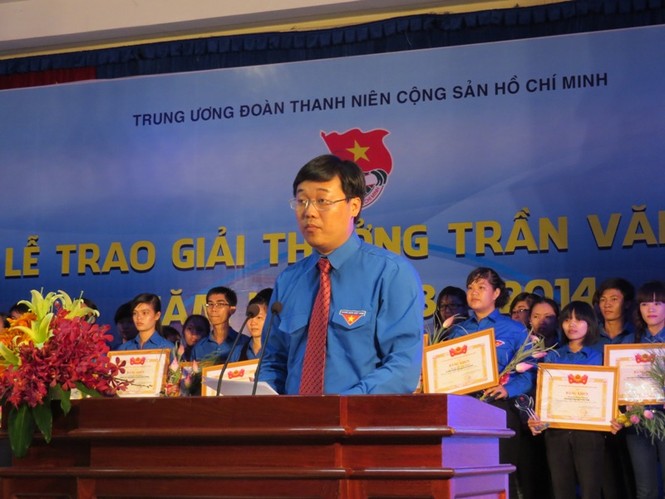 100 học sinh nhận giải thưởng Trần Văn Ơn - ảnh 1